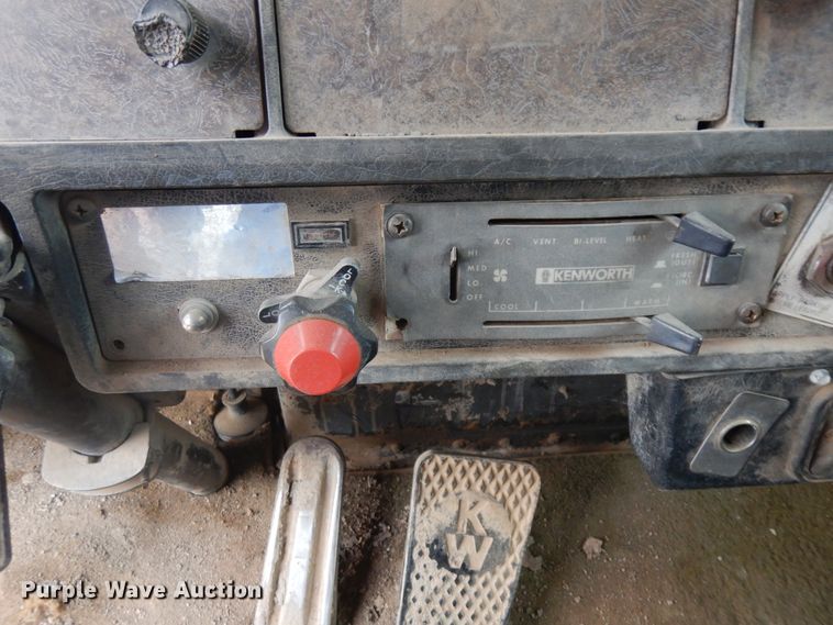 image for item IP9171 1987 Kenworth T600  dump truck