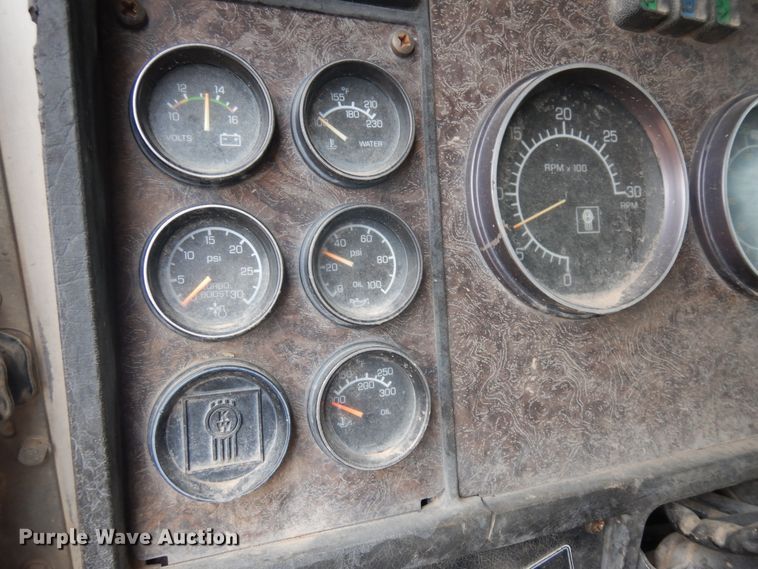 image for item IP9171 1987 Kenworth T600  dump truck