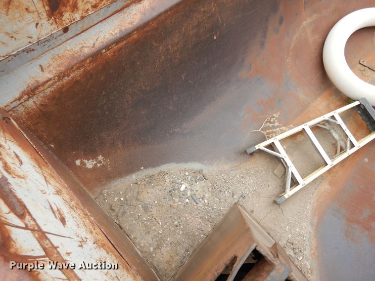 image for item IP9171 1987 Kenworth T600  dump truck