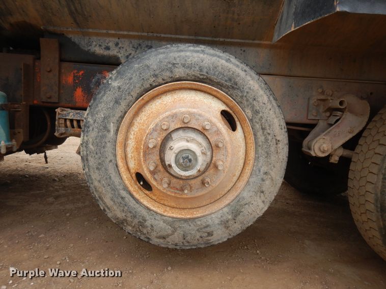 image for item IP9171 1987 Kenworth T600  dump truck