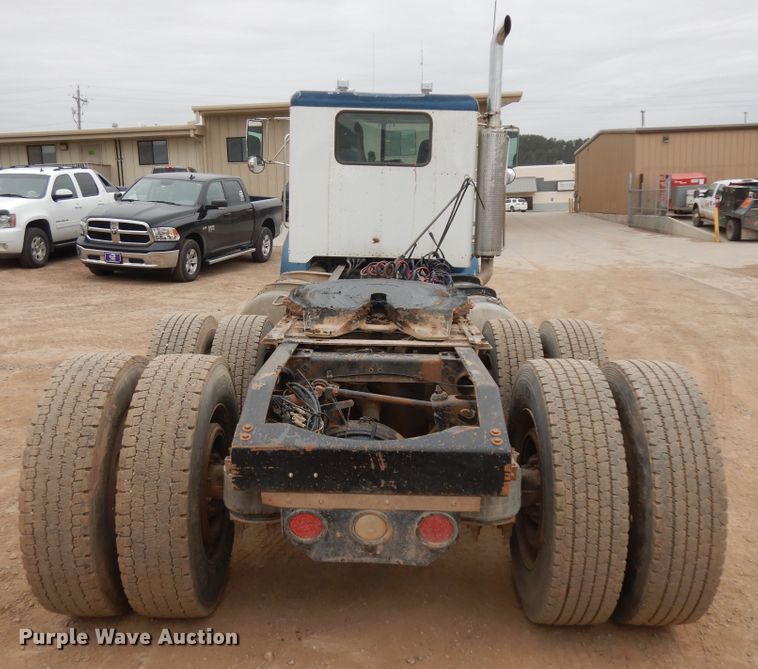 image for item IP9173 1992 Peterbilt 379  semi truck