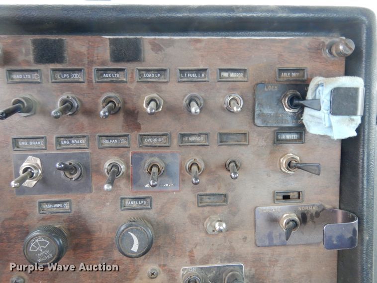 image for item IP9173 1992 Peterbilt 379  semi truck