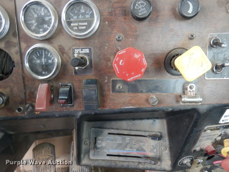 image for item IP9173 1992 Peterbilt 379  semi truck