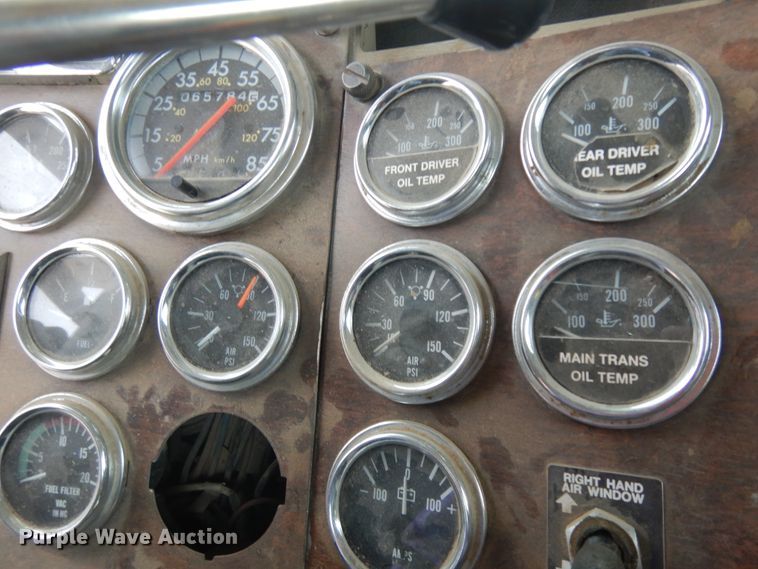 image for item IP9173 1992 Peterbilt 379  semi truck