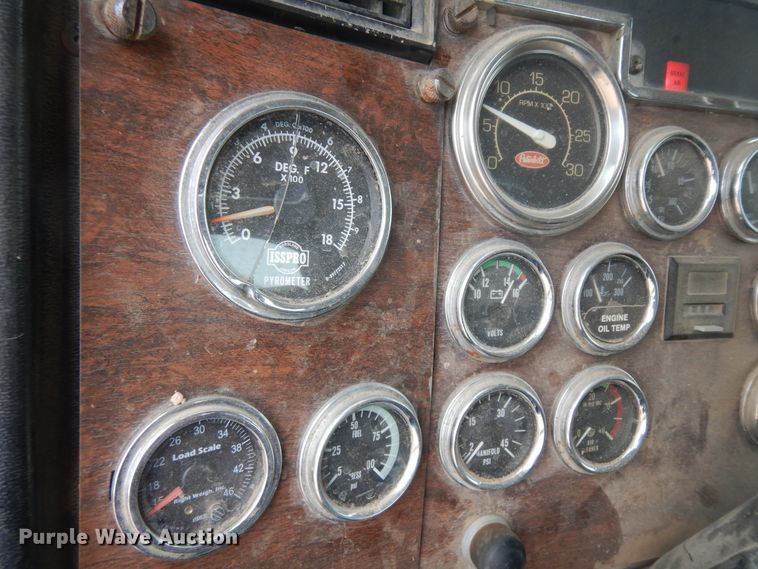 image for item IP9173 1992 Peterbilt 379  semi truck