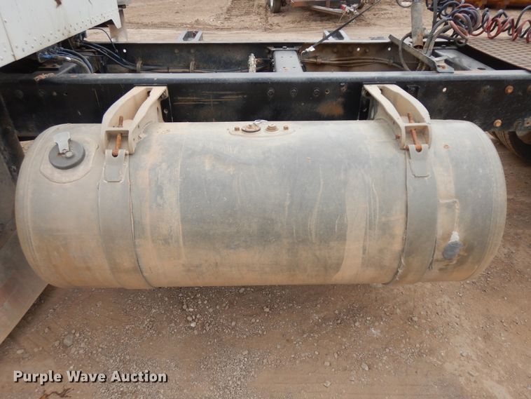 image for item IP9173 1992 Peterbilt 379  semi truck