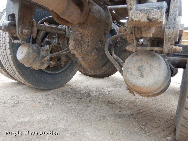 image for item IP9173 1992 Peterbilt 379  semi truck