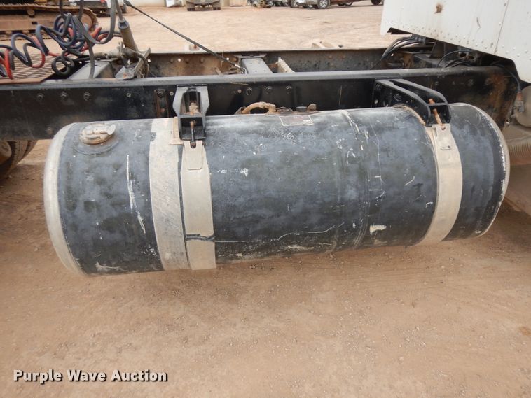 image for item IP9173 1992 Peterbilt 379  semi truck