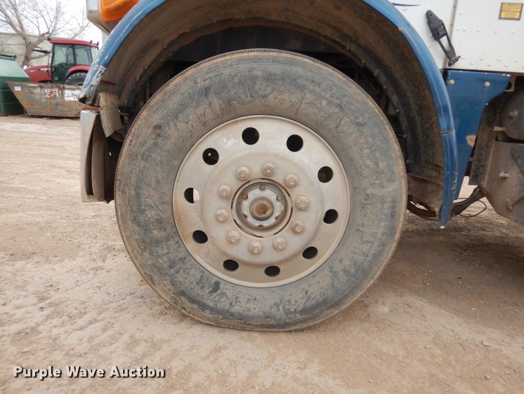 image for item IP9173 1992 Peterbilt 379  semi truck