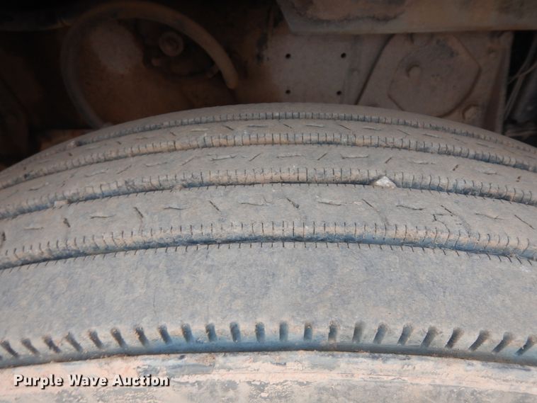 image for item IP9173 1992 Peterbilt 379  semi truck