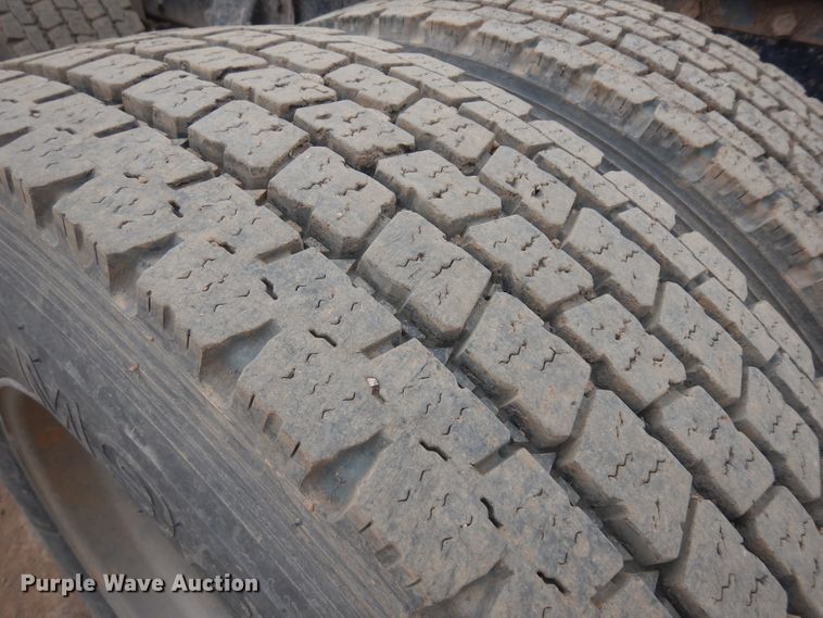 image for item IP9173 1992 Peterbilt 379  semi truck