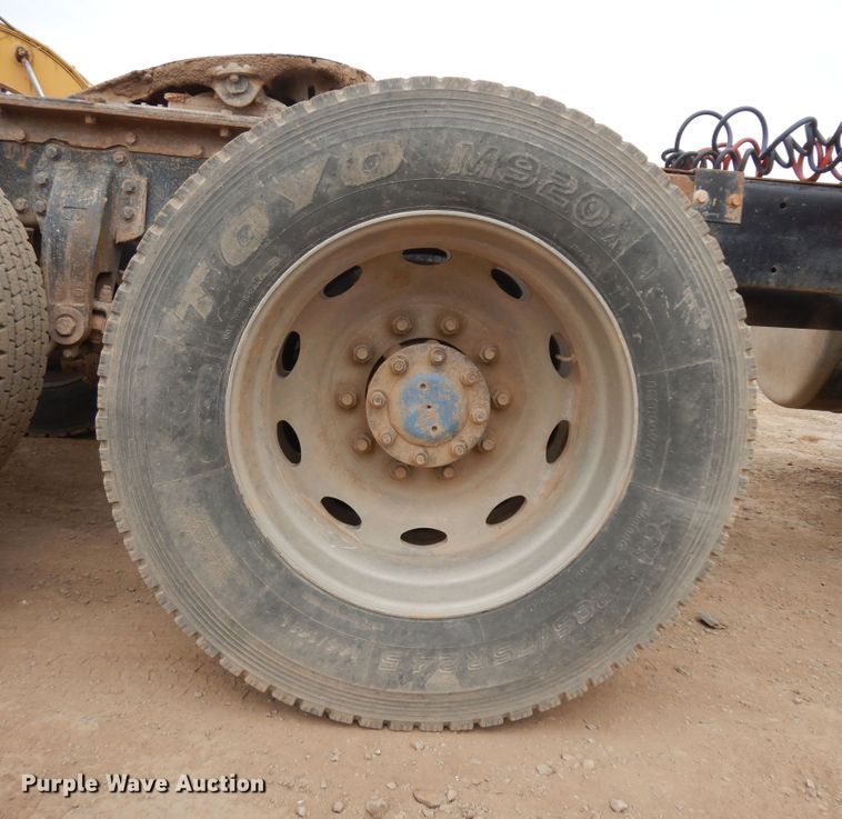 image for item IP9173 1992 Peterbilt 379  semi truck