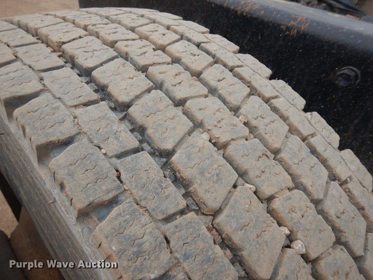 image for item IP9173 1992 Peterbilt 379  semi truck