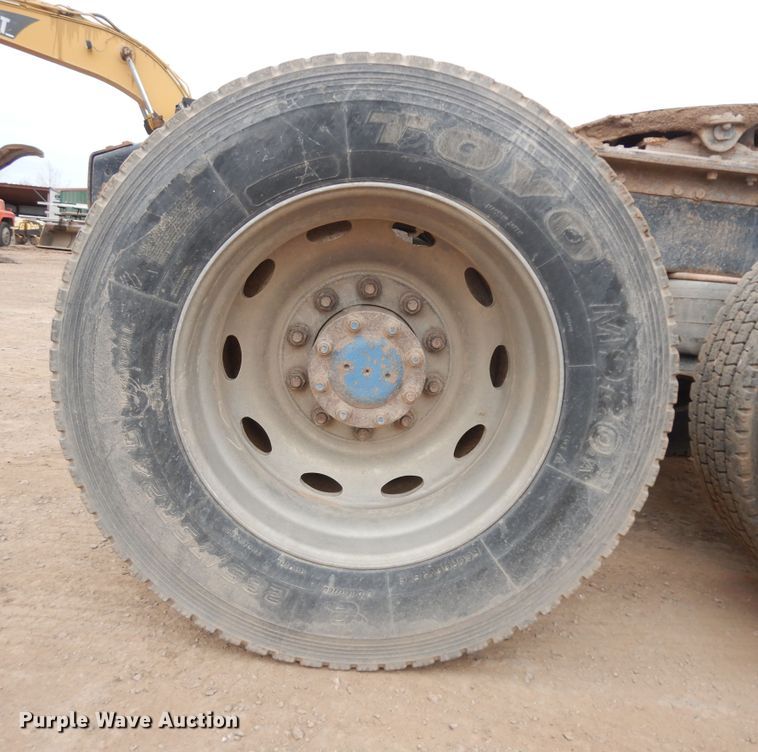 image for item IP9173 1992 Peterbilt 379  semi truck