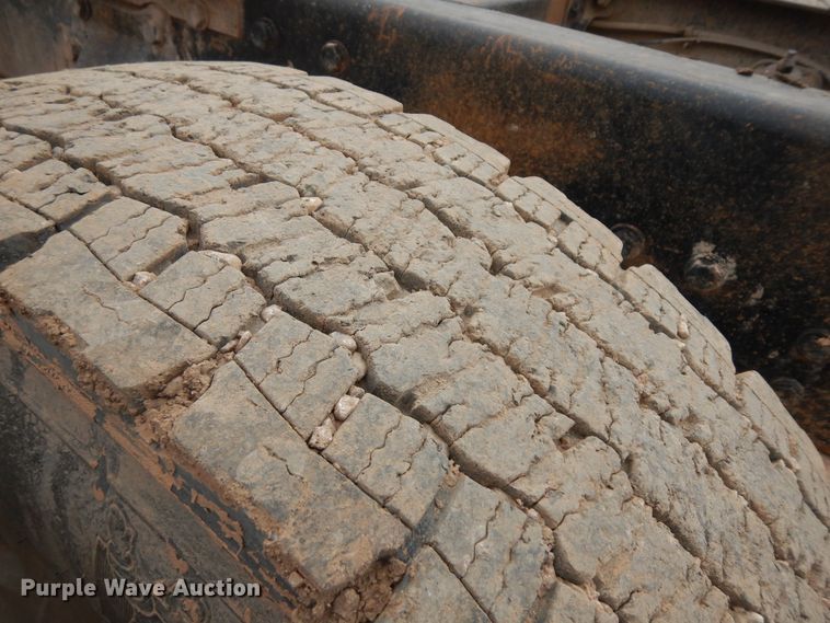 image for item IP9173 1992 Peterbilt 379  semi truck