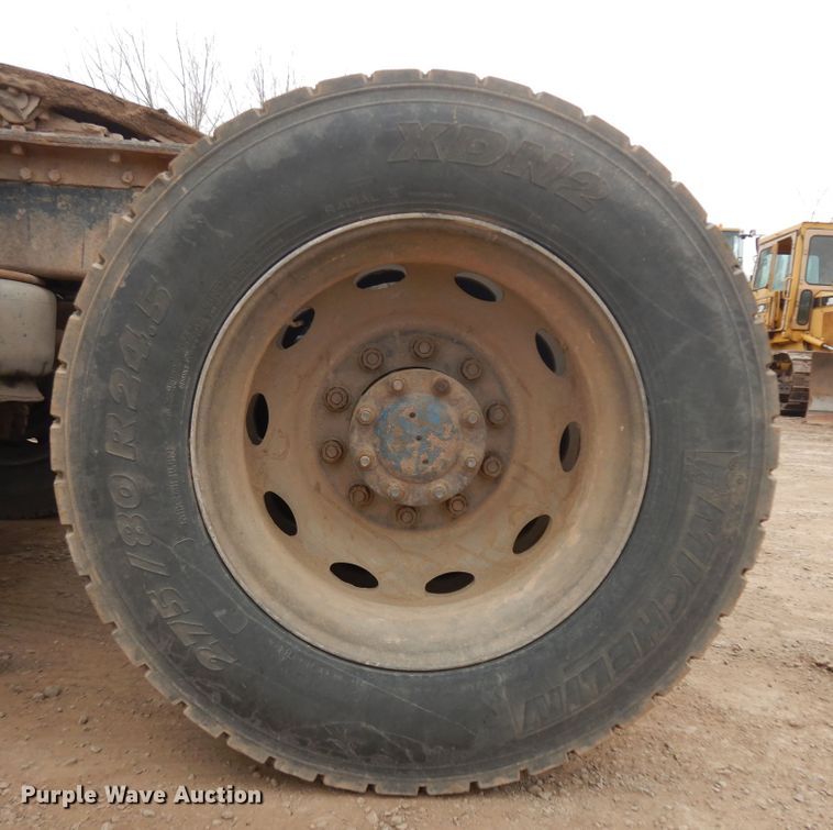 image for item IP9173 1992 Peterbilt 379  semi truck