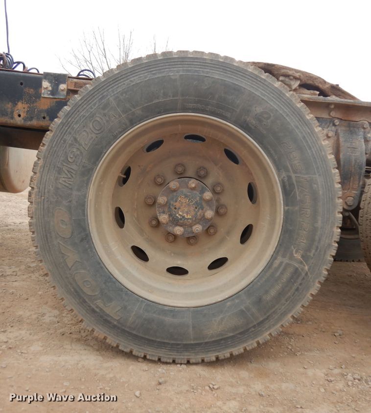 image for item IP9173 1992 Peterbilt 379  semi truck