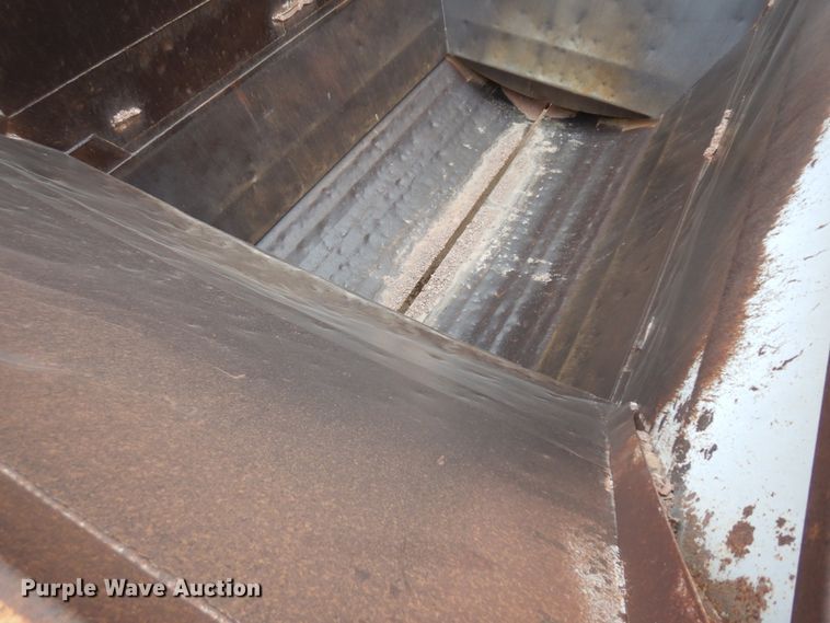 image for item IP9174 1998 Midland  bottom dump trailer