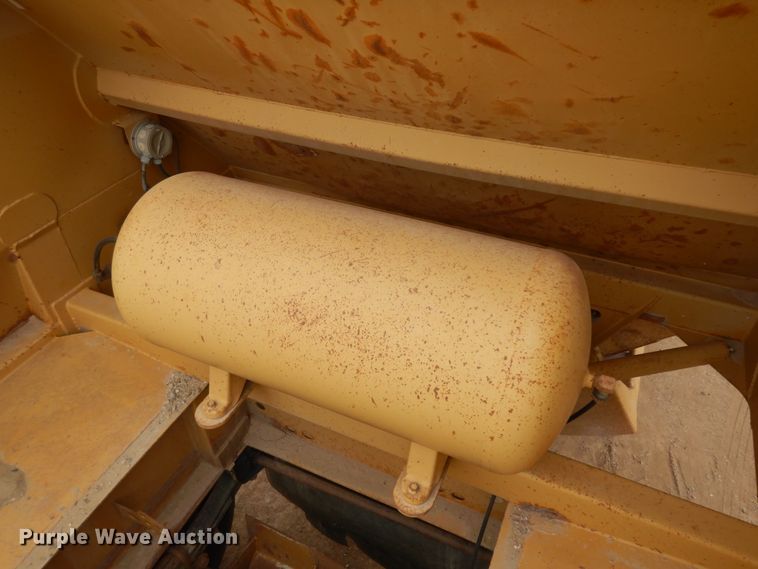 image for item IP9174 1998 Midland  bottom dump trailer