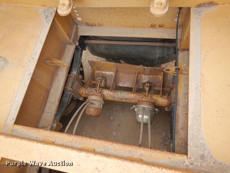 image for item IP9174 1998 Midland  bottom dump trailer