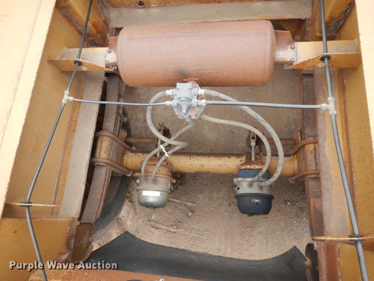 image for item IP9174 1998 Midland  bottom dump trailer