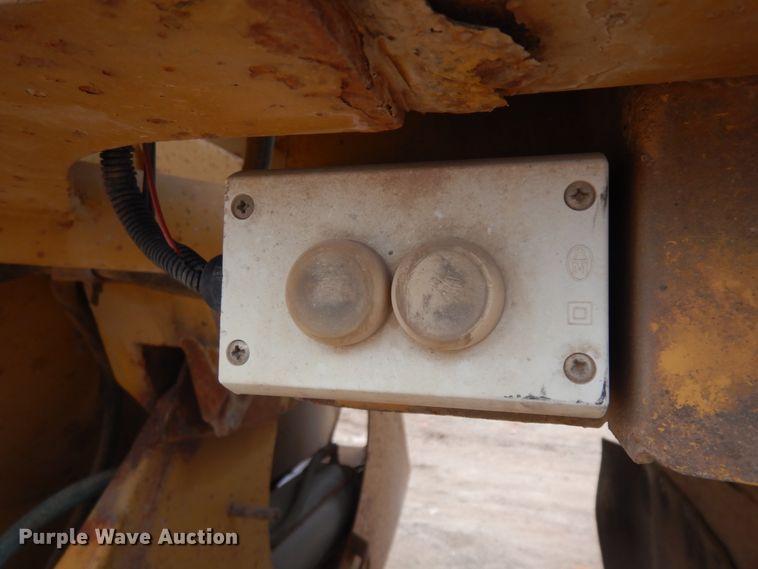 image for item IP9174 1998 Midland  bottom dump trailer