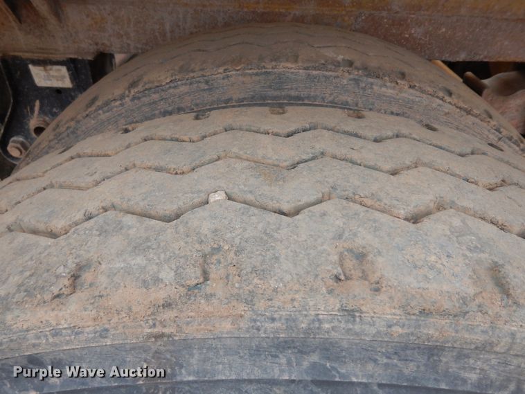 image for item IP9174 1998 Midland  bottom dump trailer