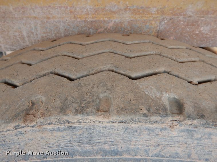 image for item IP9174 1998 Midland  bottom dump trailer