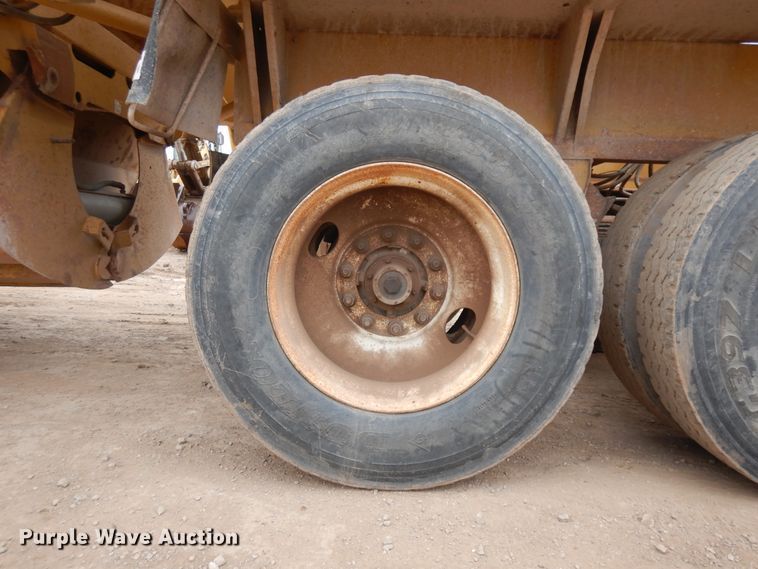 image for item IP9174 1998 Midland  bottom dump trailer