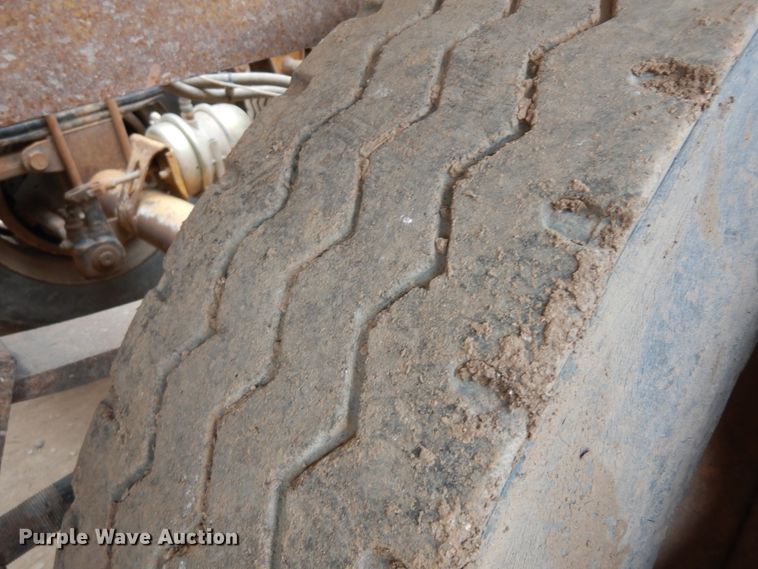 image for item IP9174 1998 Midland  bottom dump trailer