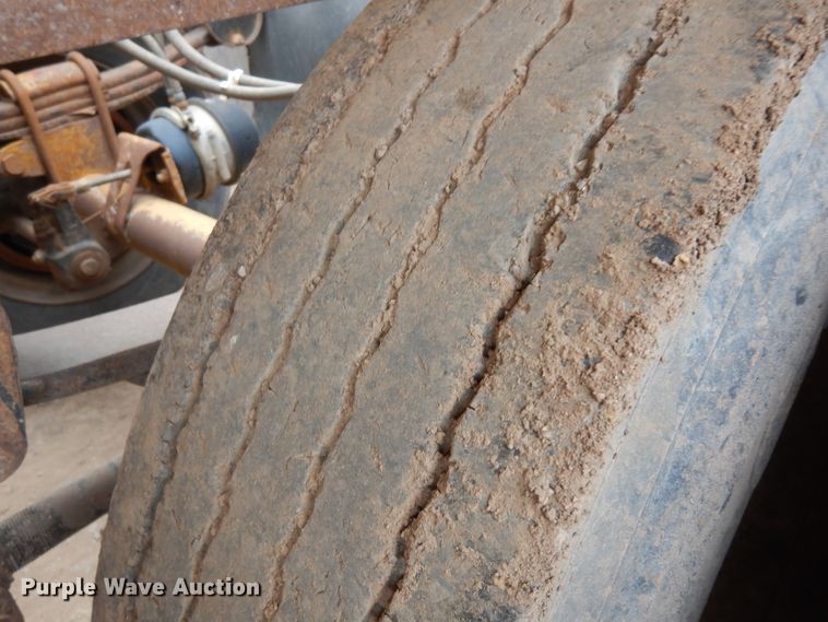 image for item IP9174 1998 Midland  bottom dump trailer