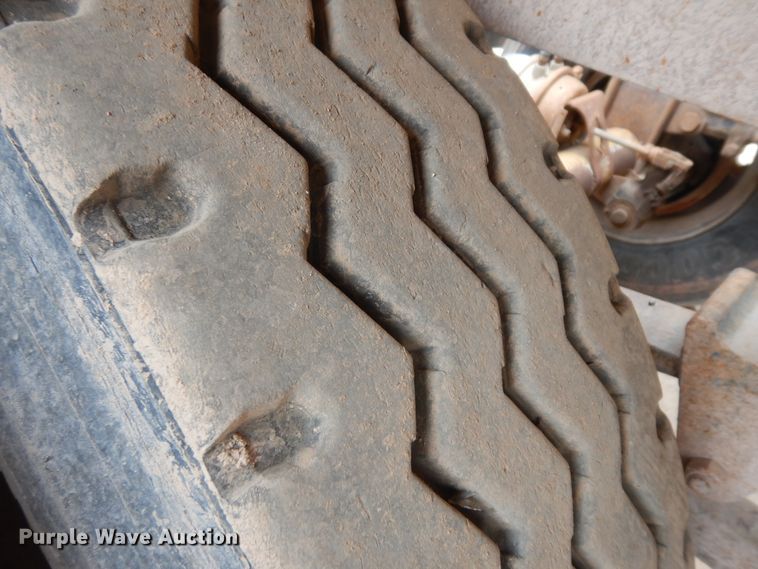 image for item IP9174 1998 Midland  bottom dump trailer