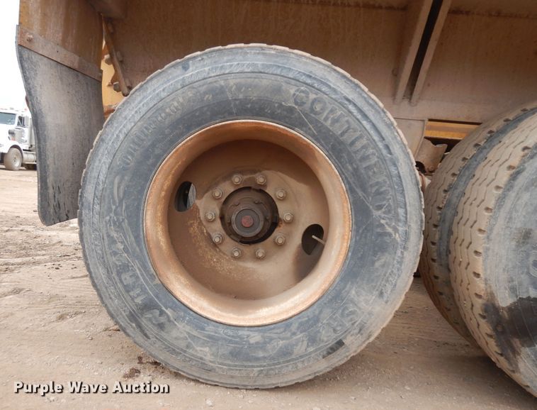 image for item IP9174 1998 Midland  bottom dump trailer