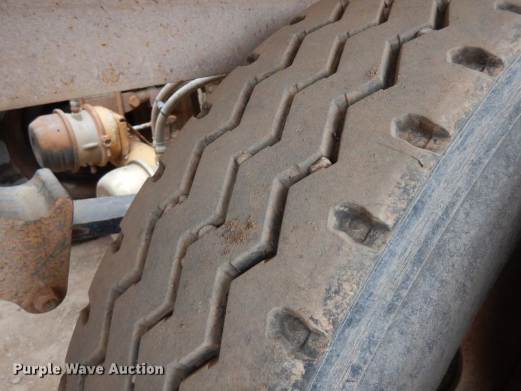 image for item IP9174 1998 Midland  bottom dump trailer