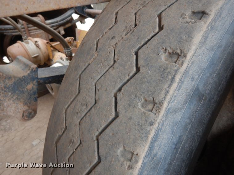 image for item IP9174 1998 Midland  bottom dump trailer