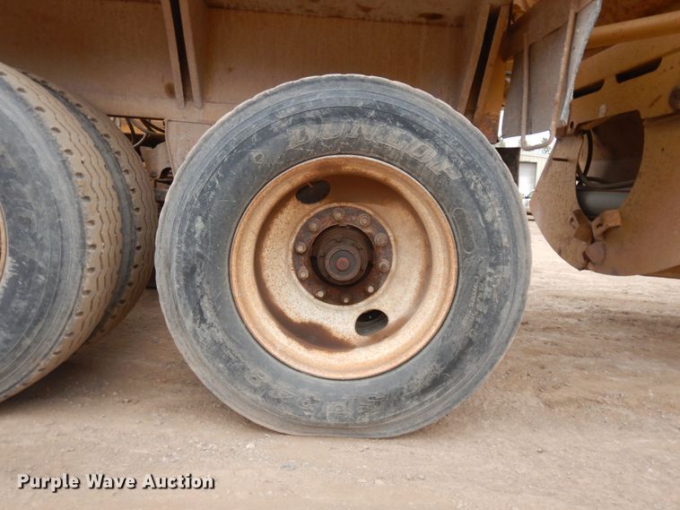 image for item IP9174 1998 Midland  bottom dump trailer