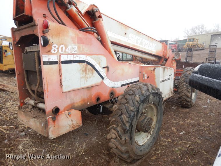 image for item IP9178 SkyTrak 8042  telehandler