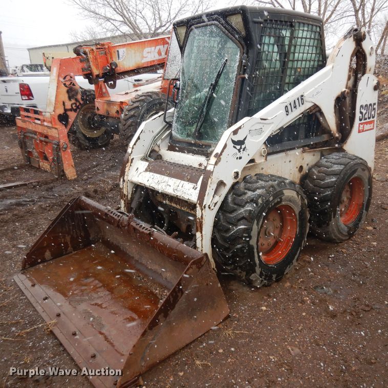 image for item IP9179 2010 Bobcat S205  skid steer loader