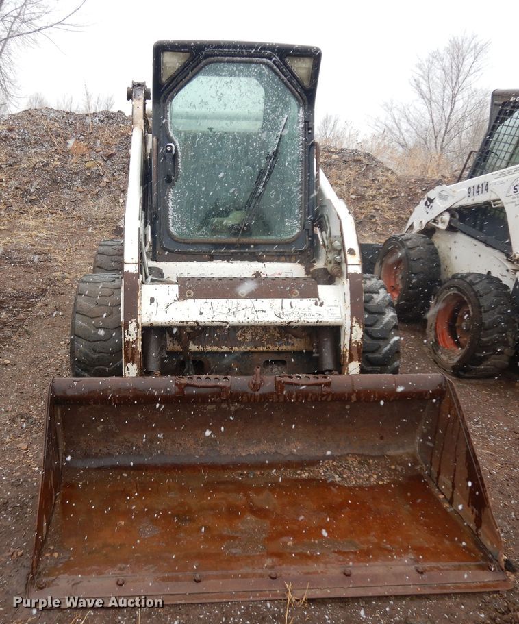 image for item IP9179 2010 Bobcat S205  skid steer loader