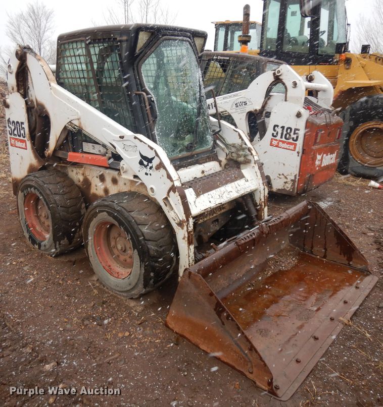 image for item IP9179 2010 Bobcat S205  skid steer loader