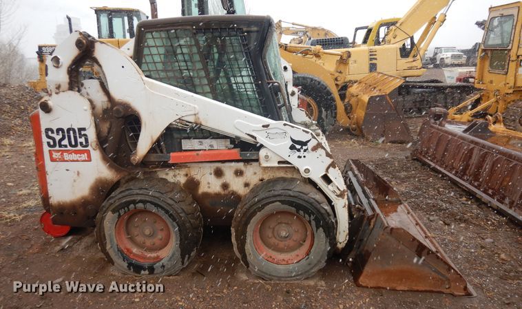 image for item IP9179 2010 Bobcat S205  skid steer loader