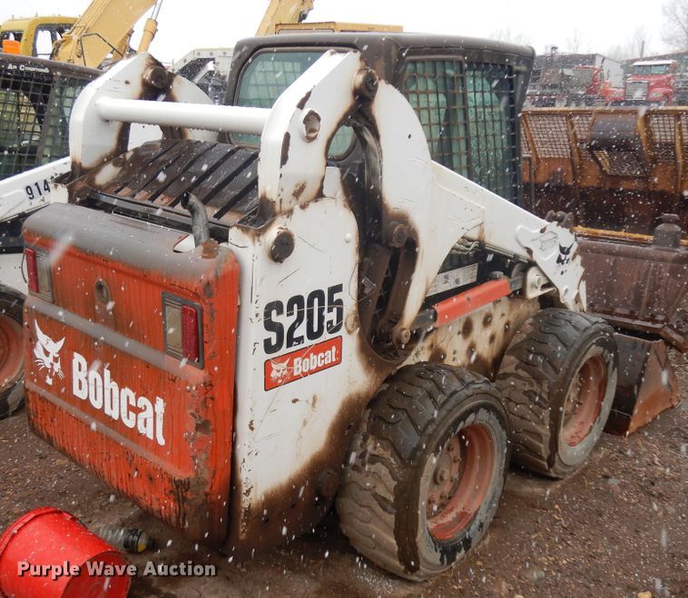 image for item IP9179 2010 Bobcat S205  skid steer loader