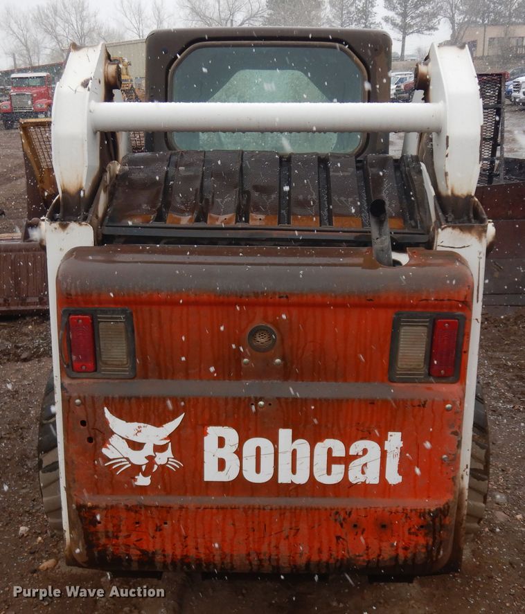 image for item IP9179 2010 Bobcat S205  skid steer loader