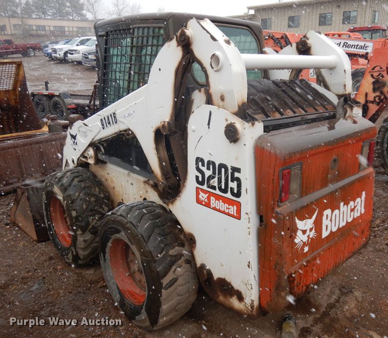 image for item IP9179 2010 Bobcat S205  skid steer loader