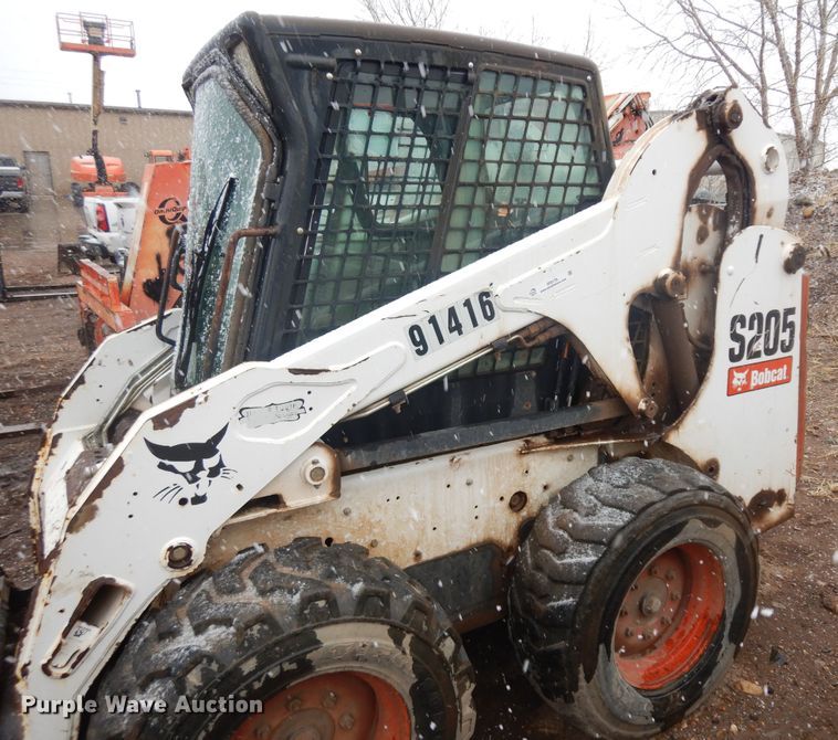 image for item IP9179 2010 Bobcat S205  skid steer loader