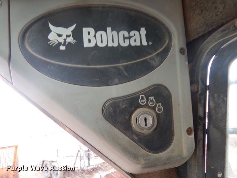 image for item IP9179 2010 Bobcat S205  skid steer loader