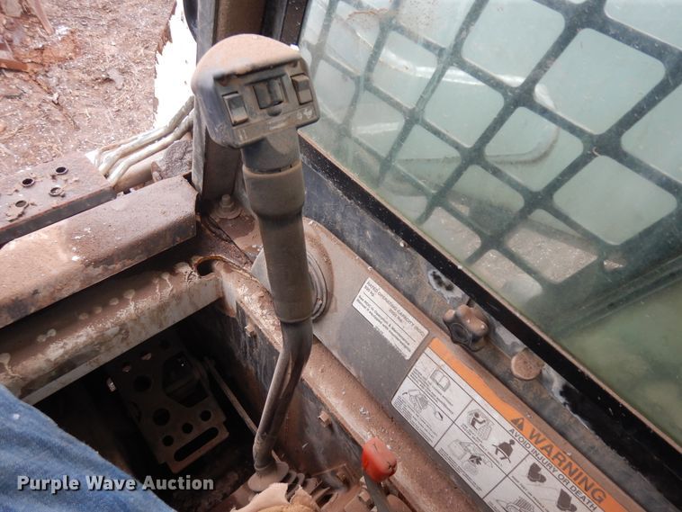 image for item IP9179 2010 Bobcat S205  skid steer loader