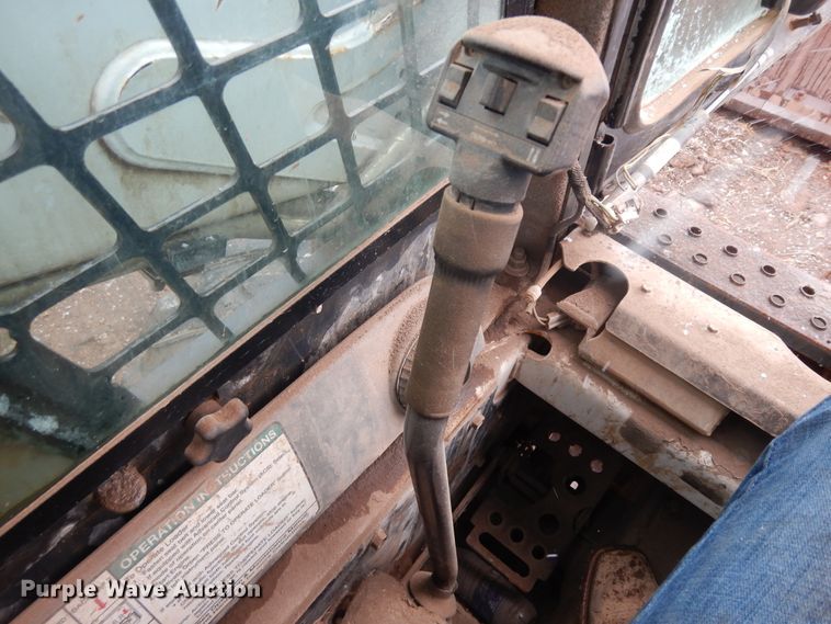 image for item IP9179 2010 Bobcat S205  skid steer loader