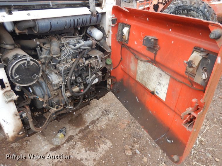 image for item IP9179 2010 Bobcat S205  skid steer loader