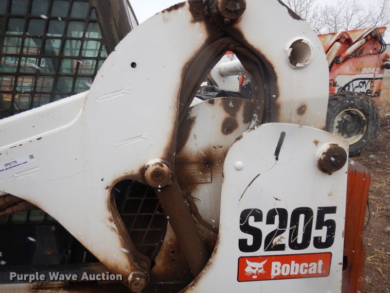image for item IP9179 2010 Bobcat S205  skid steer loader